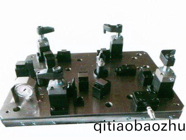 齒(chi)輪室罩(zhao)蓋液壓(ya)裌(jia)具